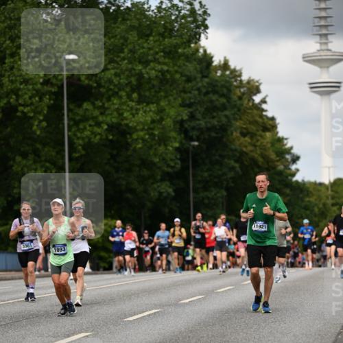 29.06.2025 - hella hamburg halbmarathon Dr. Thomas Lammeyer http://msf.ph/oto/8508715 29.06.2025 10:30:03 Kennedybrücke 1093, 1305, 1627, 1740, 2000, 2278, 3053, 3920, 3961, 3963, 4444, 5814, 6663, 6869, 7778, 8357, 9186, 11157, 11400 meine-sportfotos.de