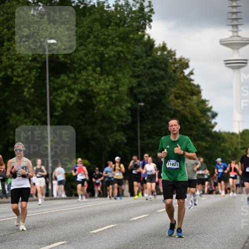 29.06.2025 - hella hamburg halbmarathon Dr. Thomas Lammeyer http://msf.ph/oto/8508739 29.06.2025 10:30:05 Kennedybrücke 1093, 1305, 1627, 1740, 2000, 2278, 3053, 3920, 3961, 3963, 4378, 4444, 5028, 6663, 6869, 8357, 9186, 11157, 11400 meine-sportfotos.de