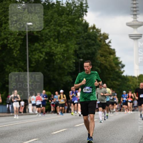 29.06.2025 - hella hamburg halbmarathon Dr. Thomas Lammeyer http://msf.ph/oto/8508750 29.06.2025 10:30:06 Kennedybrücke 1093, 1305, 1627, 1740, 2000, 2278, 3053, 3765, 3920, 3961, 3963, 4378, 4444, 5028, 6663, 6869, 8357, 9186, 11157, 11400 meine-sportfotos.de