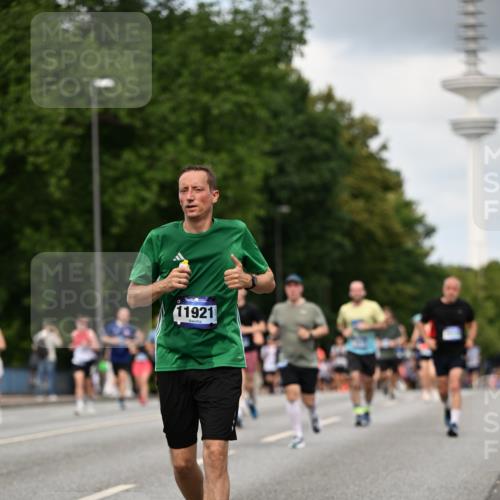 29.06.2025 - hella hamburg halbmarathon Dr. Thomas Lammeyer http://msf.ph/oto/8508773 29.06.2025 10:30:08 Kennedybrücke 1093, 1305, 1627, 1740, 2278, 3765, 3920, 3961, 3963, 4378, 5028, 6663, 6869, 8357, 9186, 11157, 11400 meine-sportfotos.de