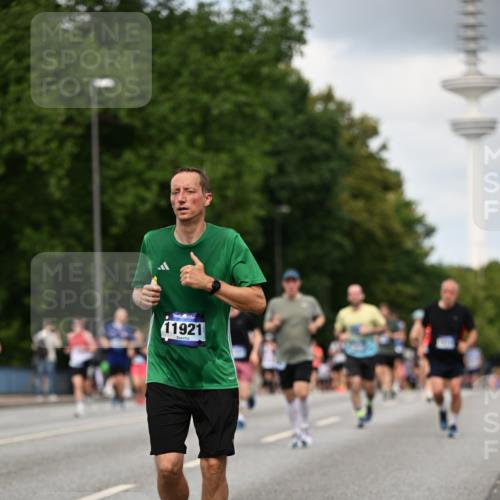 29.06.2025 - hella hamburg halbmarathon Dr. Thomas Lammeyer http://msf.ph/oto/8508774 29.06.2025 10:30:08 Kennedybrücke 1093, 1305, 1627, 1740, 2278, 3765, 3920, 3961, 3963, 4378, 5028, 6663, 6869, 8357, 9186, 11157, 11400 meine-sportfotos.de