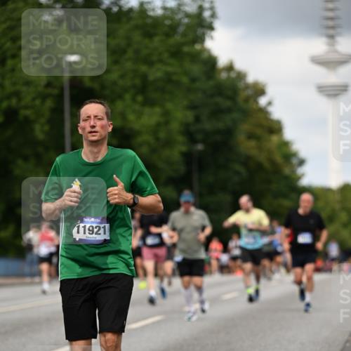 29.06.2025 - hella hamburg halbmarathon Dr. Thomas Lammeyer http://msf.ph/oto/8508784 29.06.2025 10:30:09 Kennedybrücke 1093, 1305, 1627, 1740, 2278, 3765, 3961, 3963, 4378, 5028, 6663, 6869, 8357, 9186, 11400 meine-sportfotos.de
