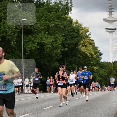 29.06.2025 - hella hamburg halbmarathon Dr. Thomas Lammeyer http://msf.ph/oto/8508866 29.06.2025 10:30:17 Kennedybrücke 1093, 1305, 2278, 3765, 3961, 3963, 4378, 5028, 5564, 6478, 6663, 7069, 8079, 8357, 8881, 9186, 10219, 10845, 10846 meine-sportfotos.de