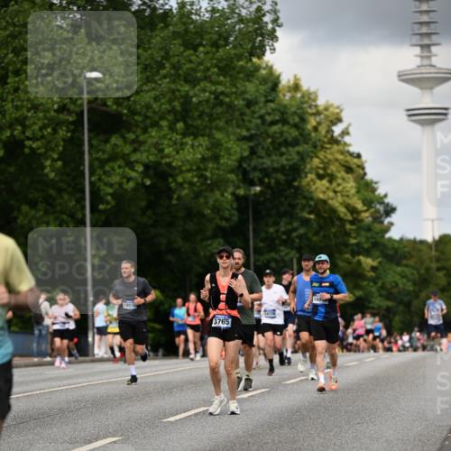 29.06.2025 - hella hamburg halbmarathon Dr. Thomas Lammeyer http://msf.ph/oto/8508870 29.06.2025 10:30:18 Kennedybrücke 1093, 1305, 2278, 3765, 3961, 3963, 4378, 5028, 5564, 6478, 6663, 7069, 8079, 8881, 9186, 9573, 10219, 10845, 10846 meine-sportfotos.de