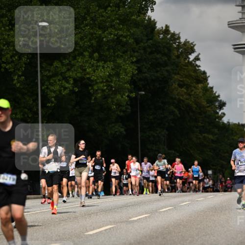 29.06.2025 - hella hamburg halbmarathon Dr. Thomas Lammeyer http://msf.ph/oto/8508946 29.06.2025 10:30:28 Kennedybrücke 1479, 1973, 3765, 4378, 5028, 5497, 5564, 6478, 7069, 8079, 8881, 9186, 9573, 10219, 10465, 10845, 10846, 11139 meine-sportfotos.de