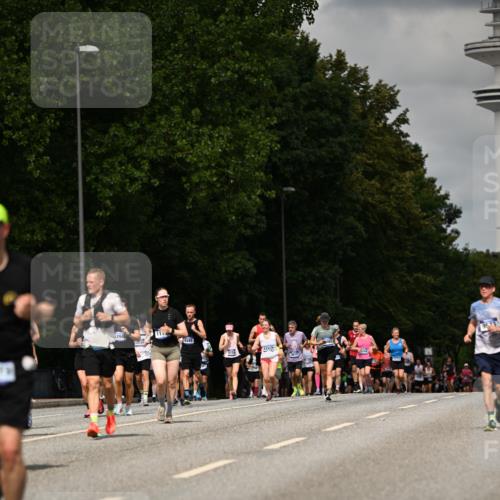 29.06.2025 - hella hamburg halbmarathon Dr. Thomas Lammeyer http://msf.ph/oto/8508949 29.06.2025 10:30:28 Kennedybrücke 1479, 1973, 3765, 4378, 5028, 5497, 5564, 6478, 7069, 8079, 8881, 9186, 9573, 10219, 10465, 10845, 10846, 11139 meine-sportfotos.de