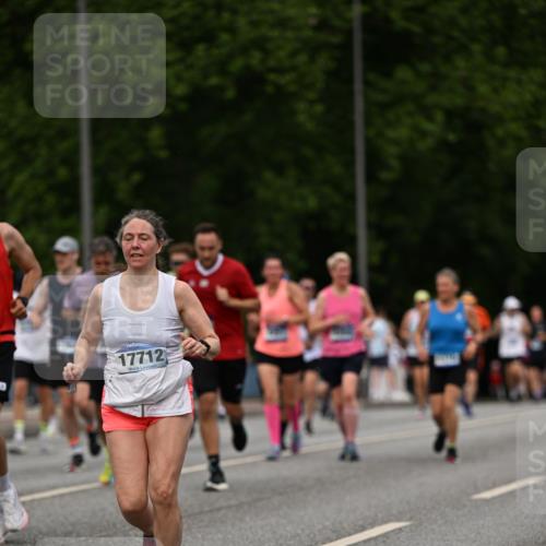 29.06.2025 - hella hamburg halbmarathon Dr. Thomas Lammeyer http://msf.ph/oto/8508986 29.06.2025 10:30:44 Kennedybrücke 1300, 1479, 1973, 3617, 4267, 4268, 4315, 4358, 5494, 5497, 6159, 6637, 7069, 8281, 8306, 8674, 8942, 9573, 9811, 10104, 10465, 11110, 11139 meine-sportfotos.de