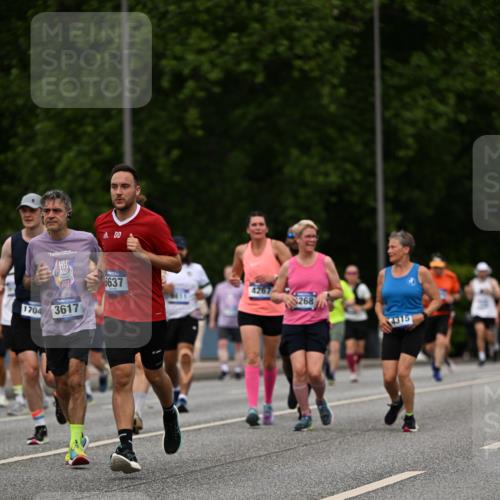 29.06.2025 - hella hamburg halbmarathon Dr. Thomas Lammeyer http://msf.ph/oto/8509003 29.06.2025 10:30:46 Kennedybrücke 1300, 1479, 1973, 3617, 4267, 4268, 4315, 4358, 5494, 5497, 6159, 6637, 7069, 8281, 8306, 8674, 8942, 9573, 9811, 10104, 10465, 11110, 11139 meine-sportfotos.de