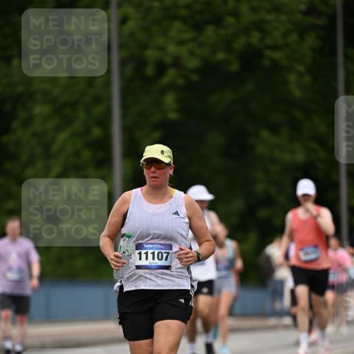 29.06.2025 - hella hamburg halbmarathon Dr. Thomas Lammeyer http://msf.ph/oto/8509058 29.06.2025 10:30:57 Kennedybrücke 1300, 1973, 2306, 2775, 3617, 4267, 4268, 4315, 4358, 4844, 5494, 6159, 6625, 6637, 6905, 7929, 8281, 8306, 8674, 8942, 9811, 10104, 11110, 11256 meine-sportfotos.de