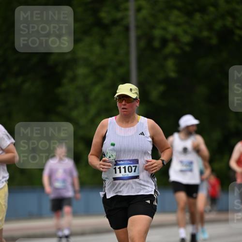 29.06.2025 - hella hamburg halbmarathon Dr. Thomas Lammeyer http://msf.ph/oto/8509066 29.06.2025 10:30:58 Kennedybrücke 1300, 1973, 2306, 2775, 3617, 4267, 4268, 4315, 4358, 4844, 5494, 6159, 6625, 6637, 6905, 7929, 8281, 8306, 8674, 8942, 9811, 10104, 11110, 11256 meine-sportfotos.de