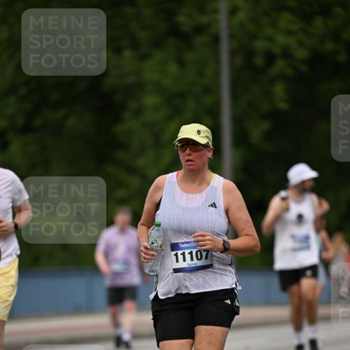 29.06.2025 - hella hamburg halbmarathon Dr. Thomas Lammeyer http://msf.ph/oto/8509069 29.06.2025 10:30:58 Kennedybrücke 1300, 1973, 2306, 2775, 3617, 4267, 4268, 4315, 4358, 4844, 5494, 6159, 6625, 6637, 6905, 7929, 8281, 8306, 8674, 8942, 9811, 10104, 11110, 11256 meine-sportfotos.de