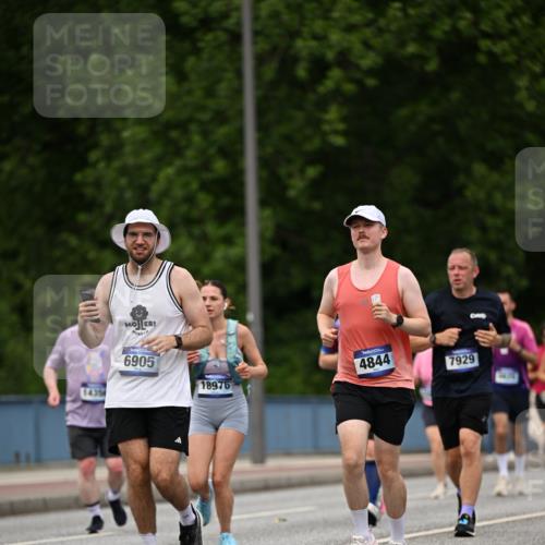 29.06.2025 - hella hamburg halbmarathon Dr. Thomas Lammeyer http://msf.ph/oto/8509083 29.06.2025 10:31:00 Kennedybrücke 1300, 2306, 2775, 3617, 4267, 4268, 4315, 4358, 4844, 5494, 6159, 6625, 6637, 6905, 7929, 8281, 8306, 8674, 8942, 9811, 10077, 10104, 11110, 11256 meine-sportfotos.de
