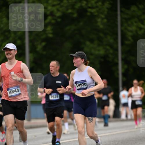 29.06.2025 - hella hamburg halbmarathon Dr. Thomas Lammeyer http://msf.ph/oto/8509096 29.06.2025 10:31:02 Kennedybrücke 1300, 1481, 2306, 2775, 3617, 4267, 4268, 4315, 4358, 4844, 5494, 6159, 6625, 6905, 7929, 8281, 8306, 8674, 8942, 9811, 10077, 10104, 11110, 11256 meine-sportfotos.de
