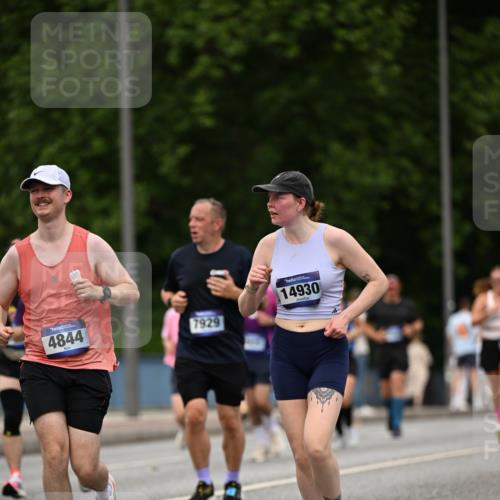 29.06.2025 - hella hamburg halbmarathon Dr. Thomas Lammeyer http://msf.ph/oto/8509099 29.06.2025 10:31:02 Kennedybrücke 1300, 1481, 2306, 2775, 3617, 4267, 4268, 4315, 4358, 4844, 5494, 6159, 6625, 6905, 7929, 8281, 8306, 8674, 8942, 9811, 10077, 10104, 11110, 11256 meine-sportfotos.de