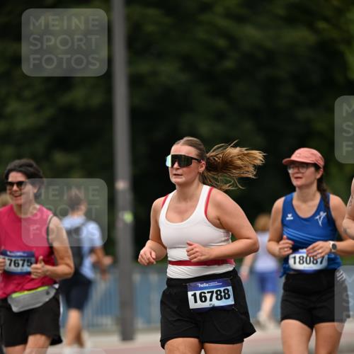 29.06.2025 - hella hamburg halbmarathon Dr. Thomas Lammeyer http://msf.ph/oto/8509143 29.06.2025 10:31:12 Kennedybrücke 1300, 1481, 2306, 2775, 3389, 4844, 6625, 6905, 7929, 8306, 8674, 9688, 10077, 10158, 11256 meine-sportfotos.de