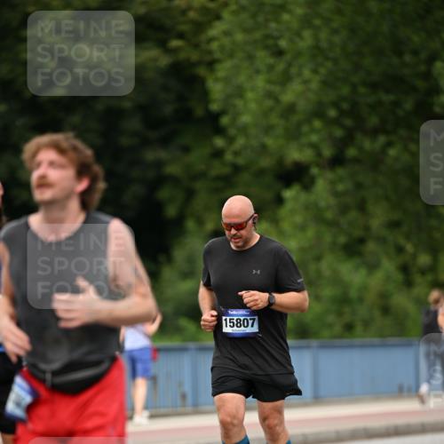 29.06.2025 - hella hamburg halbmarathon Dr. Thomas Lammeyer http://msf.ph/oto/8509153 29.06.2025 10:31:13 Kennedybrücke 1300, 1481, 2306, 2775, 3389, 4844, 6625, 6905, 7929, 8674, 9688, 10077, 10158, 11256 meine-sportfotos.de