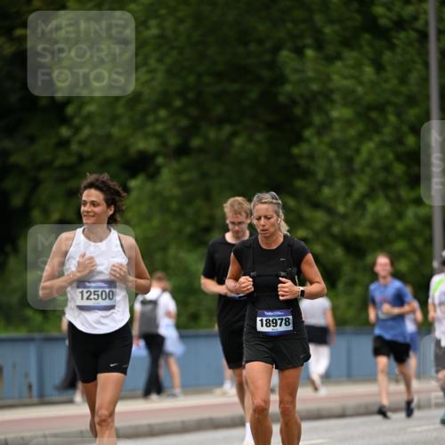 29.06.2025 - hella hamburg halbmarathon Dr. Thomas Lammeyer http://msf.ph/oto/8509250 29.06.2025 10:31:32 Kennedybrücke 2045, 2643, 3389, 4507, 4509, 5177, 5495, 6214, 7314, 7944, 7978, 8085, 8215, 9688, 10158, 10205 meine-sportfotos.de