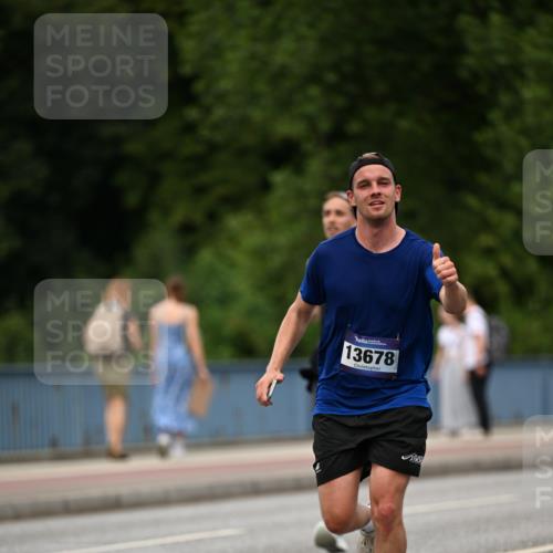 29.06.2025 - hella hamburg halbmarathon Dr. Thomas Lammeyer http://msf.ph/oto/8509364 29.06.2025 10:31:43 Kennedybrücke 1793, 2045, 2080, 2643, 4507, 4509, 5177, 5369, 5495, 5825, 6214, 7234, 7314, 7944, 7978, 8085, 8215, 9567, 10205 meine-sportfotos.de