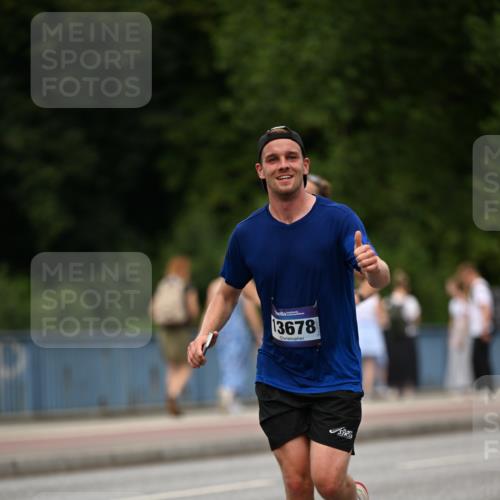 29.06.2025 - hella hamburg halbmarathon Dr. Thomas Lammeyer http://msf.ph/oto/8509368 29.06.2025 10:31:44 Kennedybrücke 1793, 2045, 2080, 2643, 4507, 4509, 5177, 5369, 5495, 5825, 6214, 7234, 7314, 7944, 7978, 8085, 8215, 9567, 10205 meine-sportfotos.de
