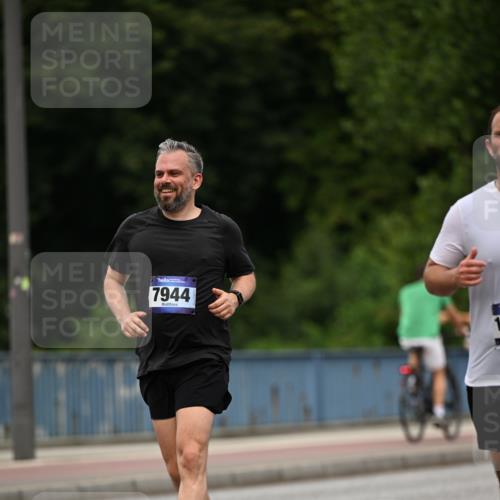 29.06.2025 - hella hamburg halbmarathon Dr. Thomas Lammeyer http://msf.ph/oto/8509410 29.06.2025 10:31:48 Kennedybrücke 1148, 1793, 2080, 2643, 4372, 4509, 5177, 5369, 5495, 5825, 7234, 7314, 7944, 7978, 8085, 8215, 8327, 9567, 10205 meine-sportfotos.de