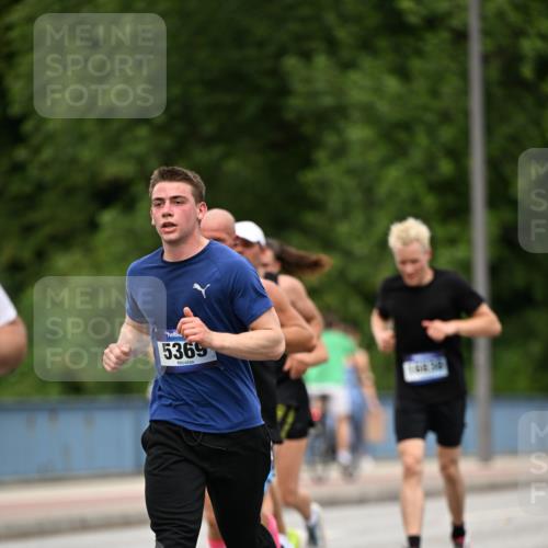 29.06.2025 - hella hamburg halbmarathon Dr. Thomas Lammeyer http://msf.ph/oto/8509422 29.06.2025 10:31:49 Kennedybrücke 1148, 1793, 2080, 2643, 4372, 5177, 5369, 5495, 5825, 7234, 7314, 7944, 7978, 8085, 8215, 8327, 9567, 10205 meine-sportfotos.de