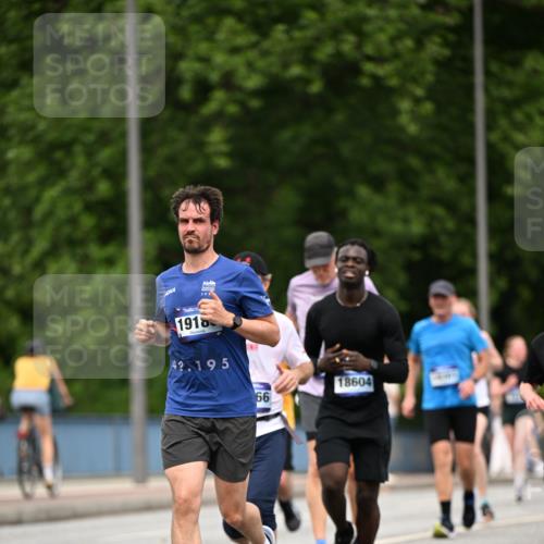 29.06.2025 - hella hamburg halbmarathon Dr. Thomas Lammeyer http://msf.ph/oto/8509624 29.06.2025 10:32:14 Kennedybrücke 1148, 1530, 4372, 5285, 5707, 5903, 5939, 7667, 7764, 7980, 8327, 9855, 10412, 10413 meine-sportfotos.de