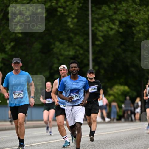 29.06.2025 - hella hamburg halbmarathon Dr. Thomas Lammeyer http://msf.ph/oto/8509653 29.06.2025 10:32:17 Kennedybrücke 1530, 5285, 5707, 5903, 5939, 7497, 7667, 7764, 7980, 9855, 10412, 10413 meine-sportfotos.de