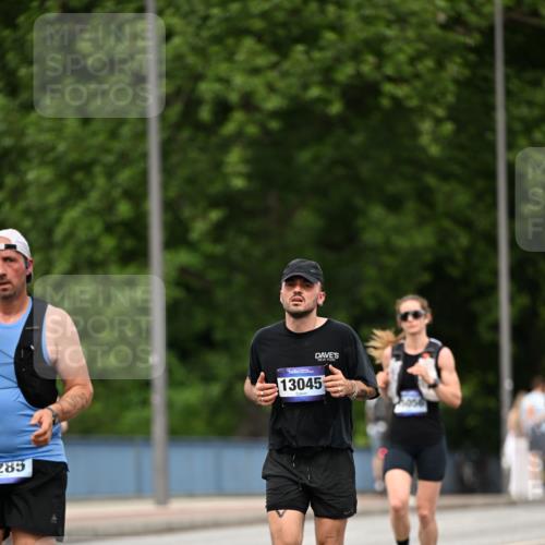 29.06.2025 - hella hamburg halbmarathon Dr. Thomas Lammeyer http://msf.ph/oto/8509684 29.06.2025 10:32:21 Kennedybrücke 1530, 5285, 5707, 5903, 5939, 6102, 7497, 7667, 7764, 7980, 9855, 10412, 10413 meine-sportfotos.de