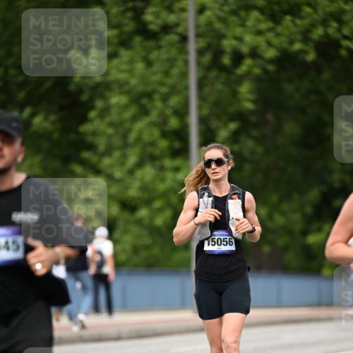 29.06.2025 - hella hamburg halbmarathon Dr. Thomas Lammeyer http://msf.ph/oto/8509717 29.06.2025 10:32:23 Kennedybrücke 5285, 5707, 5939, 6102, 7497, 7667, 7764, 7980, 9855, 10412, 10413 meine-sportfotos.de