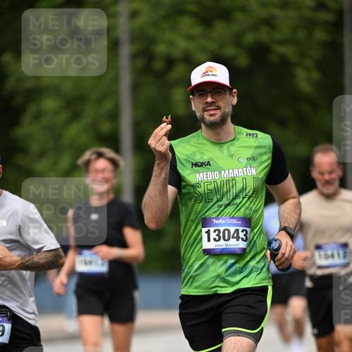 29.06.2025 - hella hamburg halbmarathon Dr. Thomas Lammeyer http://msf.ph/oto/8509749 29.06.2025 10:32:26 Kennedybrücke 4834, 5285, 5707, 5939, 6102, 6259, 6345, 7497, 7667, 7764, 7980, 9855, 10412, 10413 meine-sportfotos.de