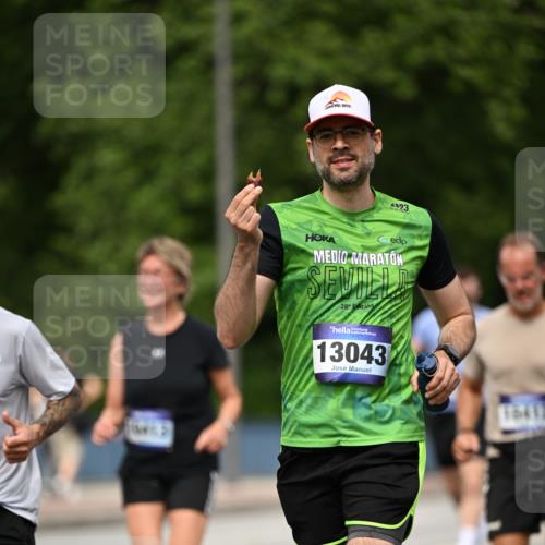 29.06.2025 - hella hamburg halbmarathon Dr. Thomas Lammeyer http://msf.ph/oto/8509751 29.06.2025 10:32:27 Kennedybrücke 4834, 5285, 5707, 5939, 6102, 6259, 6345, 7497, 7667, 7764, 7980, 9855, 10412, 10413 meine-sportfotos.de