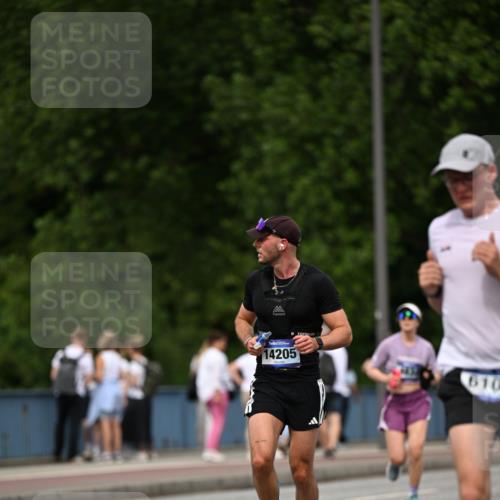 29.06.2025 - hella hamburg halbmarathon Dr. Thomas Lammeyer http://msf.ph/oto/8509819 29.06.2025 10:32:35 Kennedybrücke 2688, 4834, 5285, 5604, 5939, 6102, 6259, 6345, 7497, 7667, 7980, 9642, 9653, 9654, 9716, 10412, 10413 meine-sportfotos.de