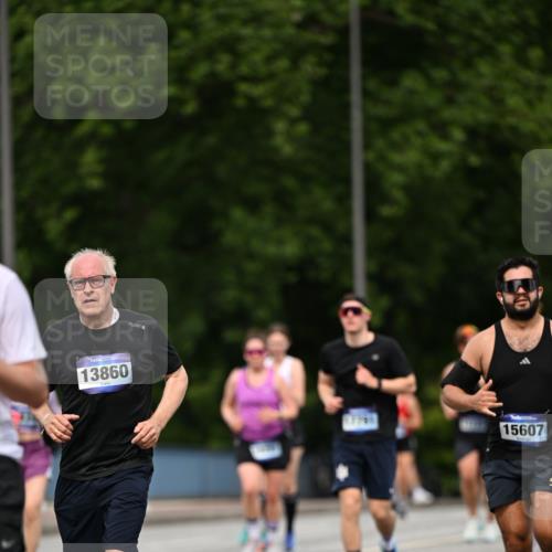 29.06.2025 - hella hamburg halbmarathon Dr. Thomas Lammeyer http://msf.ph/oto/8509823 29.06.2025 10:32:35 Kennedybrücke 2688, 4834, 5285, 5604, 5939, 6102, 6259, 6345, 7497, 7667, 7980, 9642, 9653, 9654, 9716, 10412, 10413 meine-sportfotos.de