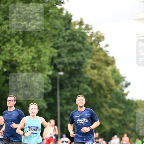 29.06.2025 - hella hamburg halbmarathon Dr. Thomas Lammeyer http://msf.ph/oto/8509884 29.06.2025 10:32:41 Kennedybrücke 2688, 3731, 4834, 5604, 6102, 6259, 6345, 7169, 7497, 9642, 9653, 9654, 9716, 10412, 10413 meine-sportfotos.de
