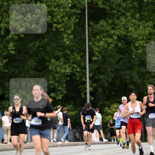 29.06.2025 - hella hamburg halbmarathon Dr. Thomas Lammeyer http://msf.ph/oto/8509939 29.06.2025 10:32:47 Kennedybrücke 2688, 3731, 4161, 4834, 5604, 5718, 6102, 6259, 6345, 7169, 8056, 9642, 9653, 9654, 9716, 10434, 10808 meine-sportfotos.de