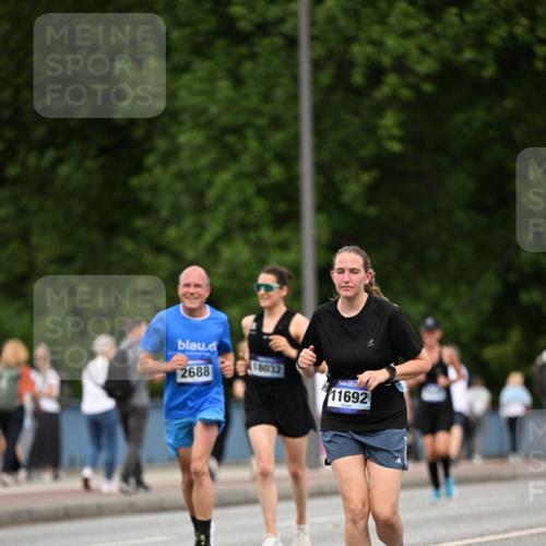 29.06.2025 - hella hamburg halbmarathon Dr. Thomas Lammeyer http://msf.ph/oto/8509956 29.06.2025 10:32:49 Kennedybrücke 2688, 3731, 4161, 4834, 5604, 5718, 6259, 6345, 7169, 8056, 9642, 9653, 9654, 9716, 10434, 10808 meine-sportfotos.de
