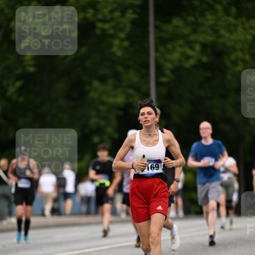 29.06.2025 - hella hamburg halbmarathon Dr. Thomas Lammeyer http://msf.ph/oto/8509980 29.06.2025 10:32:51 Kennedybrücke 2688, 3731, 4161, 4834, 5604, 5718, 6259, 6345, 7169, 8056, 9642, 9653, 9654, 9716, 10434, 10808 meine-sportfotos.de