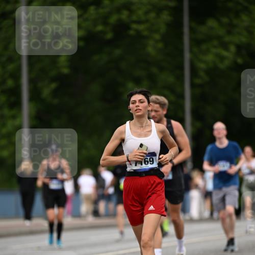 29.06.2025 - hella hamburg halbmarathon Dr. Thomas Lammeyer http://msf.ph/oto/8509990 29.06.2025 10:32:52 Kennedybrücke 2688, 3731, 4161, 4834, 5604, 5718, 6259, 6345, 7169, 8056, 9642, 9653, 9654, 9716, 10434, 10808 meine-sportfotos.de