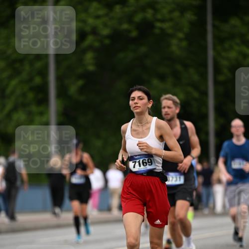 29.06.2025 - hella hamburg halbmarathon Dr. Thomas Lammeyer http://msf.ph/oto/8509995 29.06.2025 10:32:52 Kennedybrücke 2688, 3731, 4161, 4834, 5604, 5718, 6259, 6345, 7169, 8056, 9642, 9653, 9654, 9716, 10434, 10808 meine-sportfotos.de