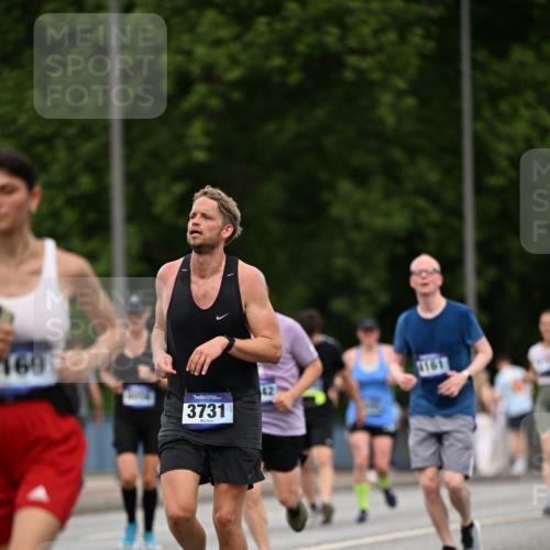 29.06.2025 - hella hamburg halbmarathon Dr. Thomas Lammeyer http://msf.ph/oto/8510008 29.06.2025 10:32:54 Kennedybrücke 2688, 3731, 4161, 4834, 5604, 5718, 6259, 6345, 7169, 8056, 9642, 9653, 9654, 9716, 10434, 10808 meine-sportfotos.de