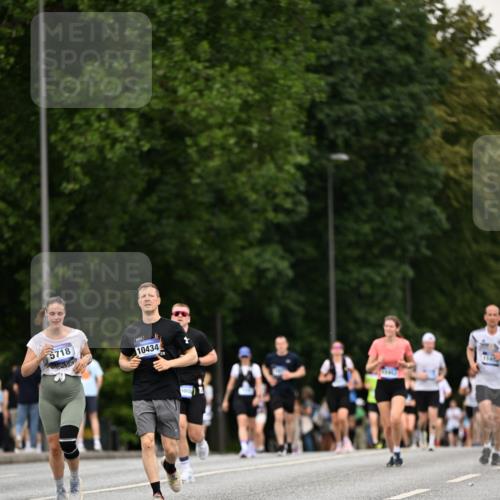 29.06.2025 - hella hamburg halbmarathon Dr. Thomas Lammeyer http://msf.ph/oto/8510027 29.06.2025 10:32:55 Kennedybrücke 2688, 3731, 4161, 5604, 5718, 6259, 6345, 7169, 8056, 9642, 9653, 9654, 9716, 10434, 10808 meine-sportfotos.de