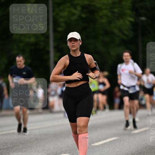 29.06.2025 - hella hamburg halbmarathon Dr. Thomas Lammeyer http://msf.ph/oto/8510052 29.06.2025 10:33:06 Kennedybrücke 2010, 3179, 3445, 3717, 3731, 4161, 4373, 5167, 5718, 5847, 6632, 7169, 8056, 10434, 10808, 11249 meine-sportfotos.de