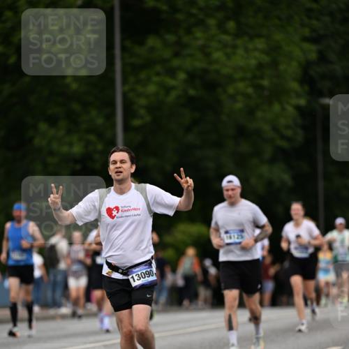 29.06.2025 - hella hamburg halbmarathon Dr. Thomas Lammeyer http://msf.ph/oto/8510078 29.06.2025 10:33:09 Kennedybrücke 1557, 2010, 3179, 3445, 3717, 3731, 4161, 4373, 5167, 5718, 5847, 6632, 8056, 9714, 10198, 10434, 10808, 11249 meine-sportfotos.de