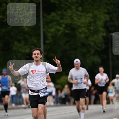 29.06.2025 - hella hamburg halbmarathon Dr. Thomas Lammeyer http://msf.ph/oto/8510083 29.06.2025 10:33:09 Kennedybrücke 1557, 2010, 3179, 3445, 3717, 3731, 4161, 4373, 5167, 5718, 5847, 6632, 8056, 9714, 10198, 10434, 10808, 11249 meine-sportfotos.de