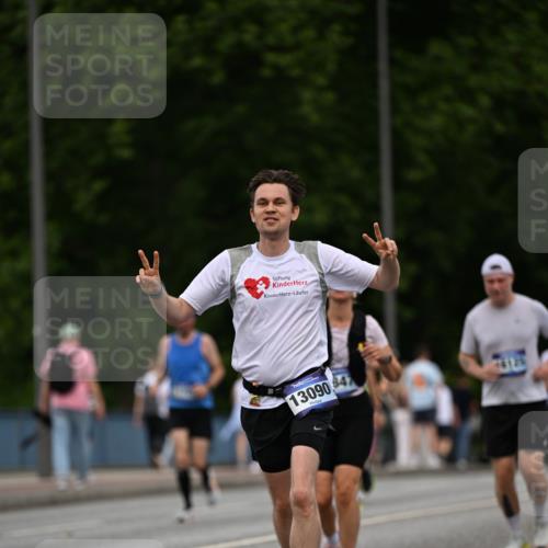 29.06.2025 - hella hamburg halbmarathon Dr. Thomas Lammeyer http://msf.ph/oto/8510092 29.06.2025 10:33:10 Kennedybrücke 1557, 2010, 3179, 3445, 3717, 4161, 4349, 4373, 5167, 5718, 5847, 6632, 8056, 9714, 10198, 10434, 10808, 11249 meine-sportfotos.de