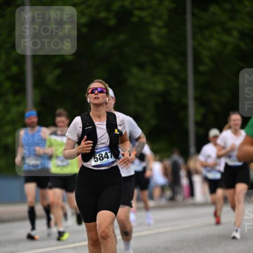 29.06.2025 - hella hamburg halbmarathon Dr. Thomas Lammeyer http://msf.ph/oto/8510127 29.06.2025 10:33:12 Kennedybrücke 1557, 2010, 3179, 3445, 3717, 4161, 4349, 4373, 5167, 5718, 5847, 6632, 8056, 9714, 10198, 10434, 10808, 11249 meine-sportfotos.de
