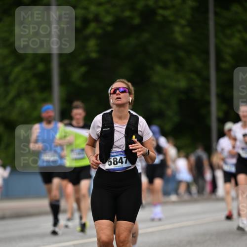 29.06.2025 - hella hamburg halbmarathon Dr. Thomas Lammeyer http://msf.ph/oto/8510130 29.06.2025 10:33:13 Kennedybrücke 1557, 2010, 3179, 3445, 3717, 4349, 4373, 5167, 5718, 5847, 6285, 6632, 7832, 8056, 9714, 10198, 10434, 10808, 11249 meine-sportfotos.de