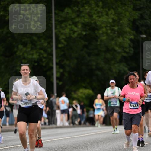 29.06.2025 - hella hamburg halbmarathon Dr. Thomas Lammeyer http://msf.ph/oto/8510153 29.06.2025 10:33:15 Kennedybrücke 1557, 2010, 3179, 3445, 3717, 4349, 4373, 5167, 5718, 5847, 6285, 6632, 7832, 9714, 10198, 10434, 10808, 11249, 11269 meine-sportfotos.de