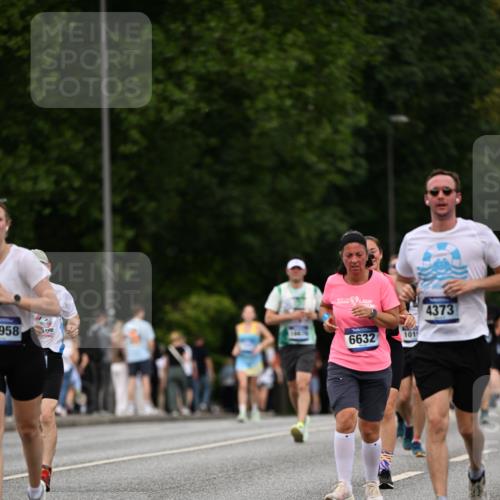 29.06.2025 - hella hamburg halbmarathon Dr. Thomas Lammeyer http://msf.ph/oto/8510155 29.06.2025 10:33:15 Kennedybrücke 1557, 2010, 3179, 3445, 3717, 4349, 4373, 5167, 5718, 5847, 6285, 6632, 7832, 9714, 10198, 10434, 10808, 11249, 11269 meine-sportfotos.de