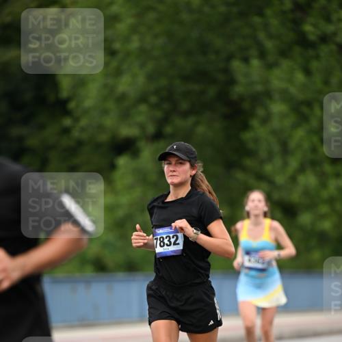 29.06.2025 - hella hamburg halbmarathon Dr. Thomas Lammeyer http://msf.ph/oto/8510282 29.06.2025 10:33:29 Kennedybrücke 1518, 1557, 1694, 2010, 2699, 3179, 3311, 3445, 3717, 4349, 4362, 4373, 4395, 4700, 5167, 5249, 5250, 6285, 6632, 7832, 8560, 9714, 10068, 10198, 11249, 11269, 11376 meine-sportfotos.de